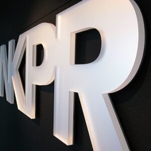 Biển chữ hút nổi mica 9