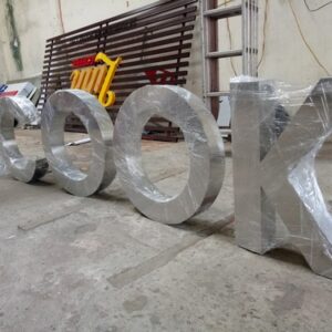 Biển chữ hút nổi mica 10