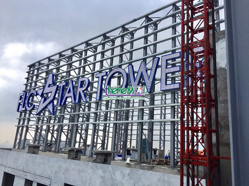 biển quảng cáo trên nóc tòa nhà