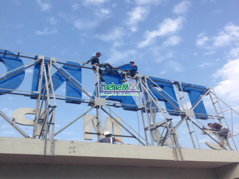 Làm biển qaunrg cáo chữ nổi giá rẻ Làm biển qaunrg cáo chữ nổi giá rẻ