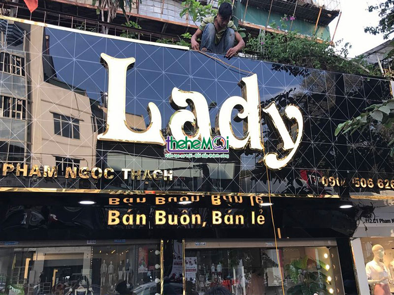 Biển quảng cáo thời trang