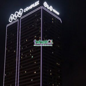 Chữ led trên nóc tòa nhà