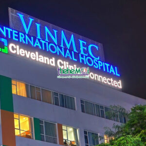 biển quảng cáo trên nóc tòa nhà