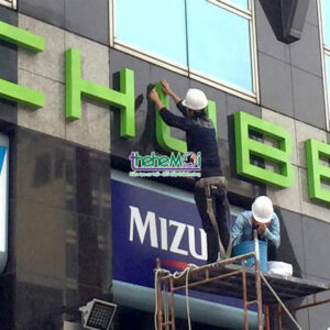 biển quảng cáo trên nóc tòa nhà