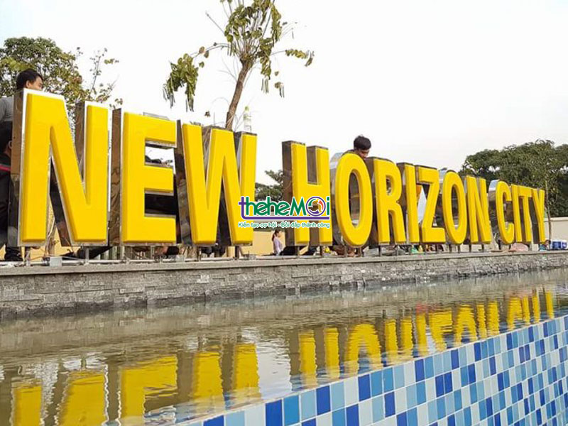 biển quảng cáo trên nóc tòa nhà