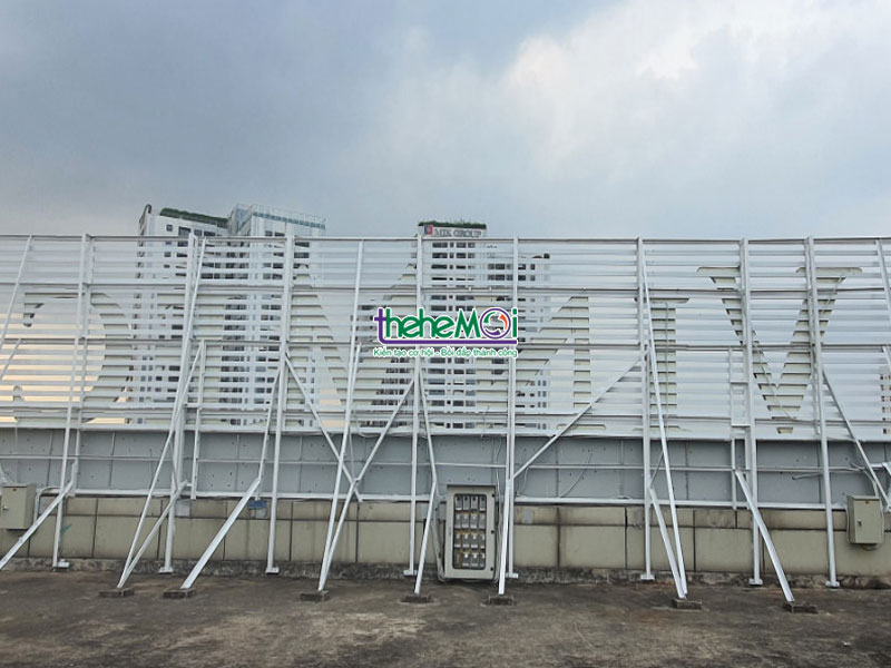 biển quảng cáo trên nóc tòa nhà