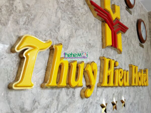chữ mica hút nổi