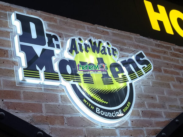 lam bien quang cao 12