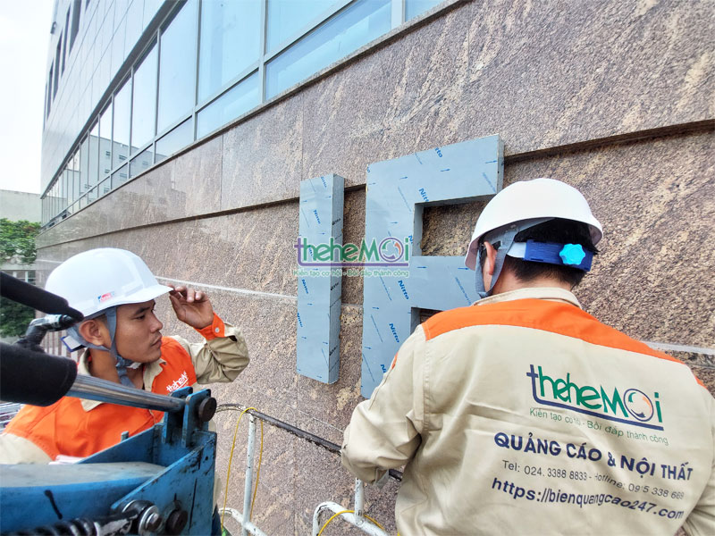 Chữ nổi chu inox vang guong 08